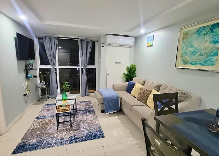 Bayfront Apartment With Security, Pool &Beach Front Portmore