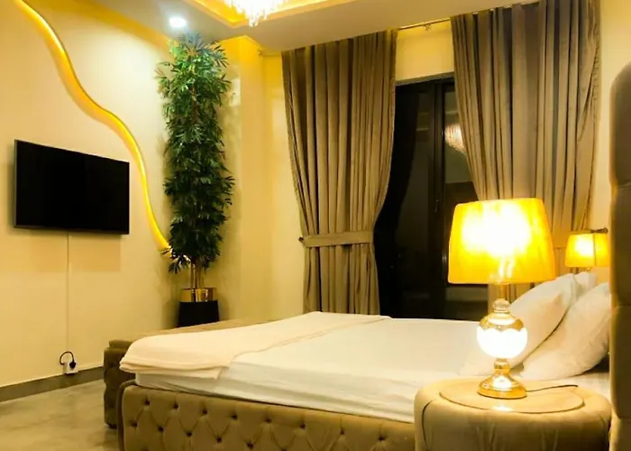 Ferienwohnung 2Bhk Fusion Loft - Jaccuzi - Cinema - Ps4 Rawalpindi