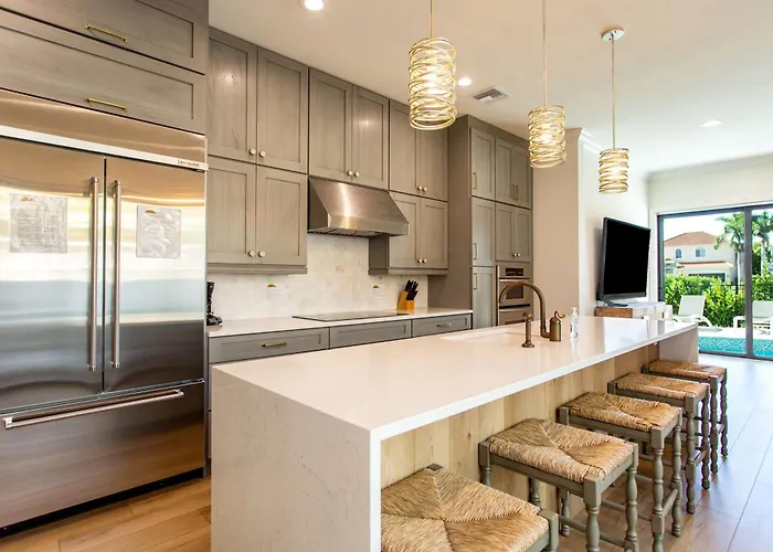 Sorrento - Spacious 5Br 4,5Ba Home With Private Pool & Hot Tub, Ideal For Families And Groups! Pet Friendly With Plenty Of Comfort And Space, Short Walk To Delnor Wiggins Beach, Close To Naples Attractions!