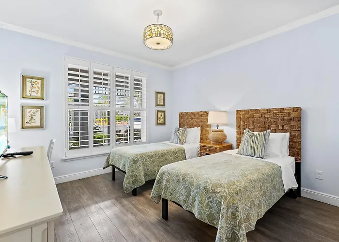 Bologna - Renovated First Floor 2Br Condo In Greenlinks! Lake And Golf Views, Resort Pool, Jacuzzi, Gym And Tennis Access! Near Naples Beaches, Dining, Shopping And Marco Island Area, Perfect For Guests Who Value Convenience, Comfort And Nature!