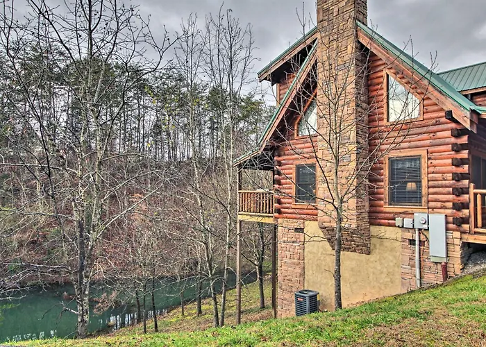 Romantic Cabin With Hot Tub In Pigeon Forge!
