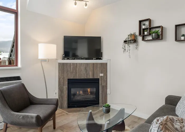 Alpenglow Lodge Junior Penthouse By Mva Whistler