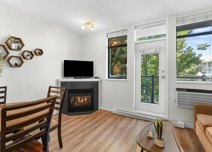 Alpenglow Lodge Junior One Bedroom By Mva Whistler