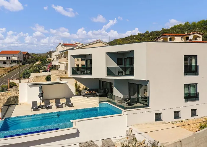 Gorgeous Home In Marina