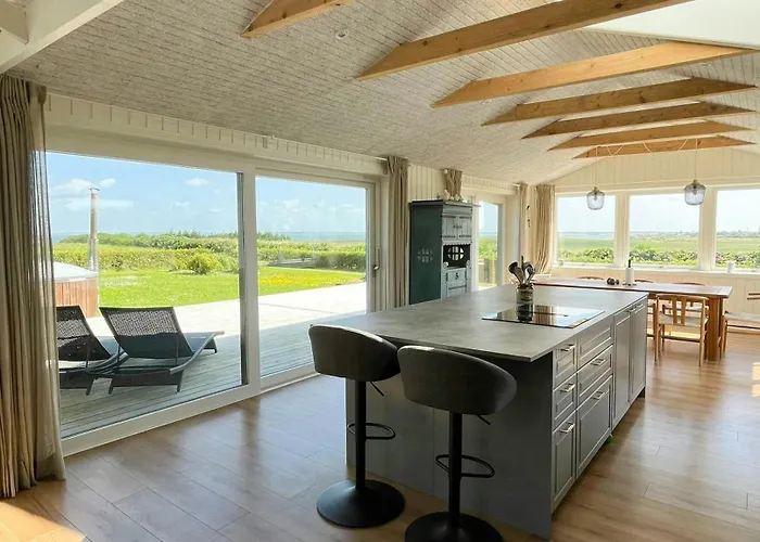 Summer House With Wilderness Bath And Water Views Vinderup