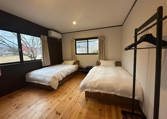 Bed and Breakfast Yukiguni Base Hakuba