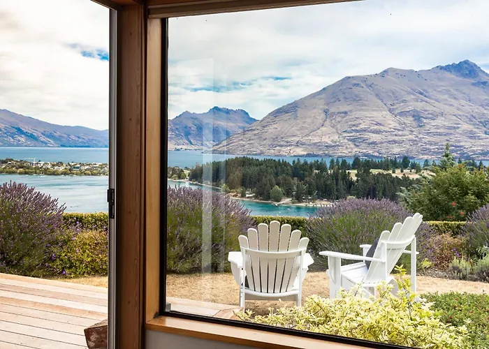 Wakatipu Gem Charming Lakehouse With Hot Tub Queenstown