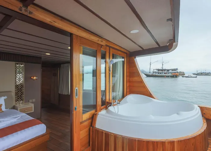 Boat Komodo Seminyak