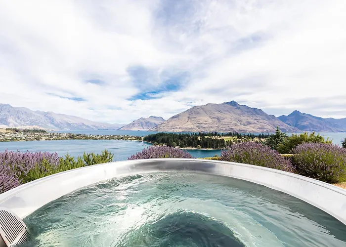 Wakatipu Gem Charming Lakehouse With Hot Tub Queenstown