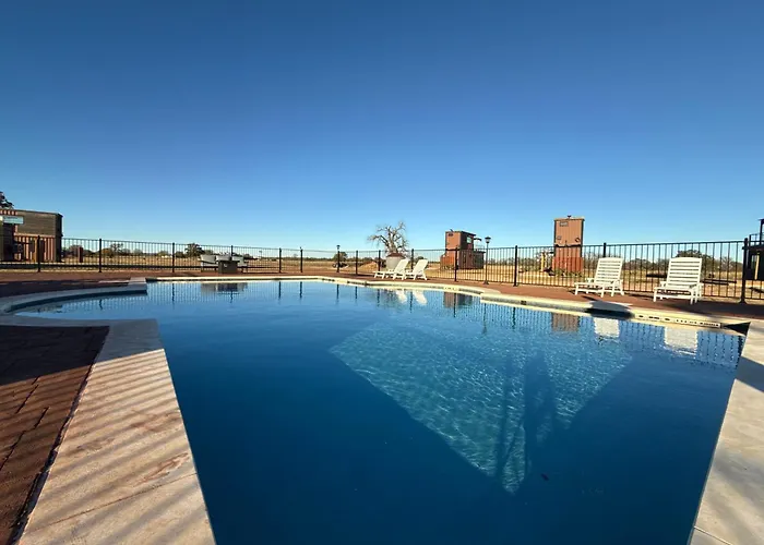 Wine Country Cottage Pool, Fire Pit & Pickleball Fredericksburg