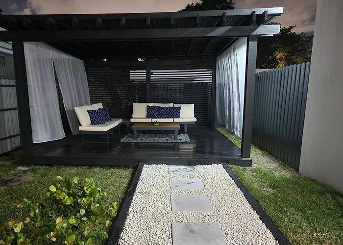 Welcome To Miami! Jacuzzi Sleeps 11