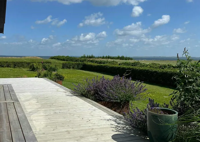 Summer House With Wilderness Bath And Water Views Vinderup