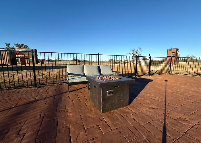 Wine Country Cottage Pool, Fire Pit & Pickleball Fredericksburg