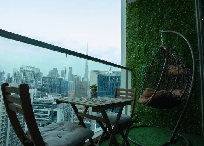 Elevated Living Studio Facing The Burj Dubai
