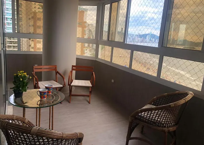 Apartamento Frente Ao Mar. Amplo E Confortavel. Balneário Camboriú
