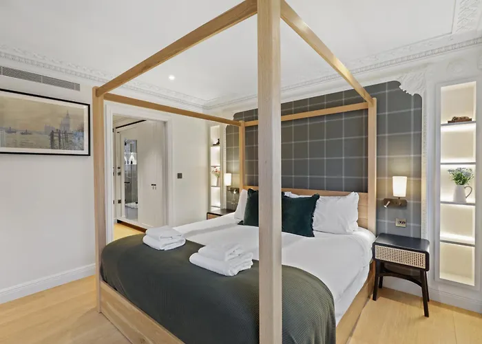 3 Bedroom Flat In London