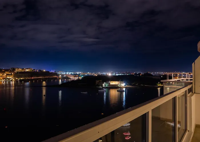 Valletta Bastion View Apartments & Penthouse With Heated Jacuzzi Sliema