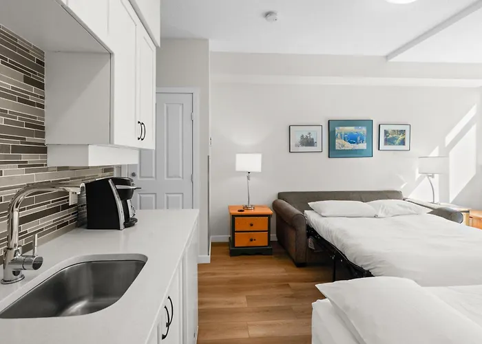 Alpenglow Lodge Studio With Park View By Mva Whistler
