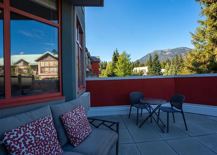 Alpenglow Lodge Large Studio With Dedicated Work Space By Mva Whistler