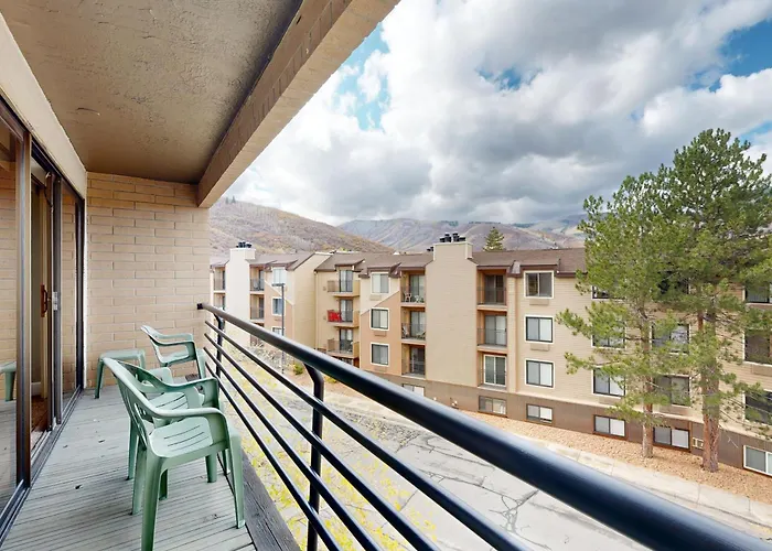 New Claim Condominiums 405 Park Stadt