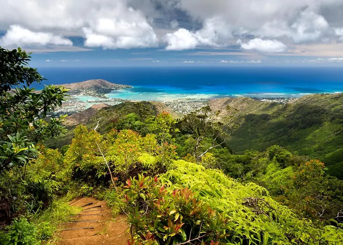 Stylish With Mountain Views, Parking, Steps To Beach Honolulu