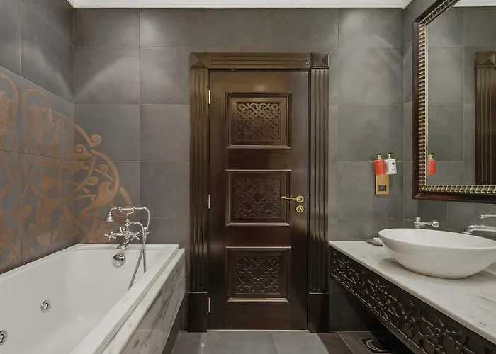 Zabeel Saray Royal Residences Lagoon Villa Dubai