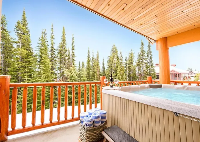 Best Ski-In Out 3 Bdrm Chalet, With Hot Tub Big White