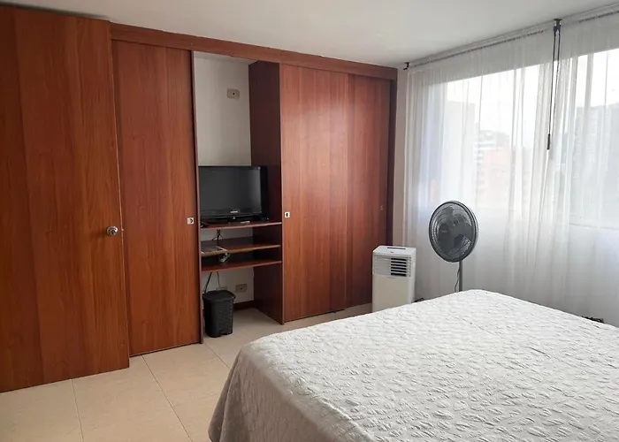 El Poblado, Medellin Con Piscina, Gym, Comodo, Linda Vista.