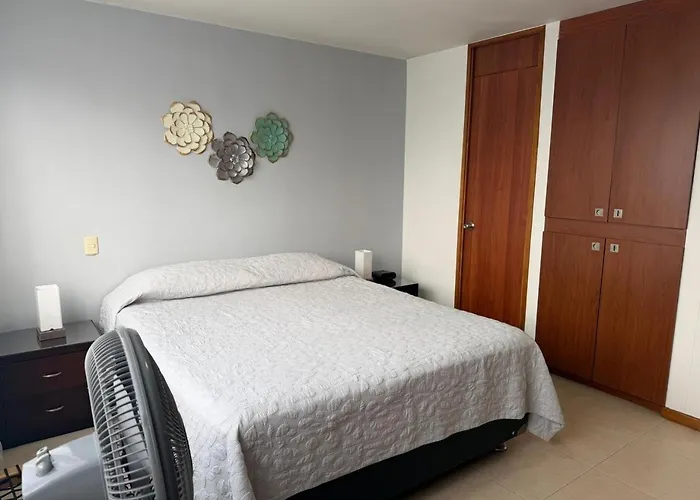 El Poblado, Medellin Con Piscina, Gym, Comodo, Linda Vista.