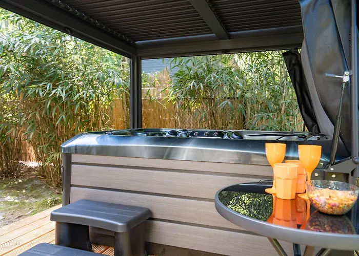 Boshuisje Met Jacuzzi Lanaken