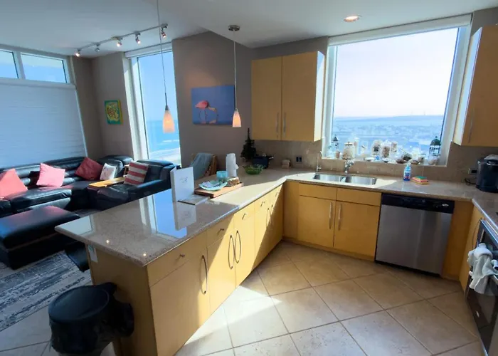 Stunning 17Th Floor Spacex Direct Views Luxe Apts South Padre Island