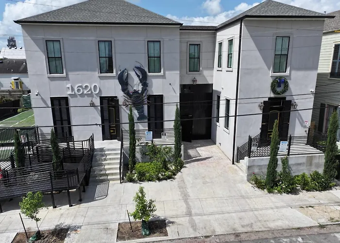 Blue Crawfish Boutique Hotel & Pool Bar New Orleans