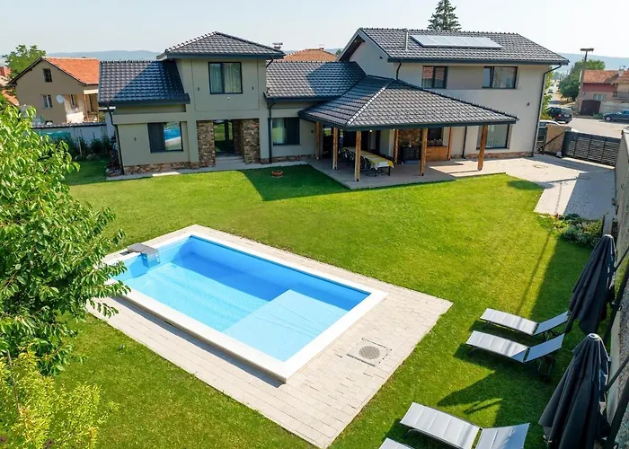 Luxurious, Modern House In The Nature In Belchin