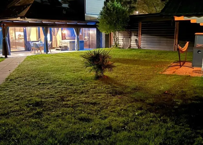 Holiday Home Wellness-Ferienhaus Fuer 5 Personen By Interhome Stavenisse
