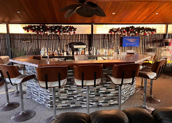 Luxury Retreat With Swim Spa, Outdoor Bar! Canning Vale Perth