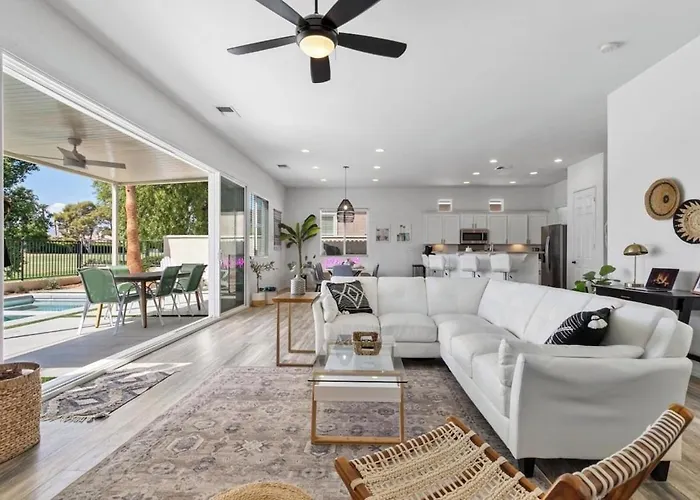 The Indio Oasis - Spacious 4 Bedroom Home With Pool & Spa!