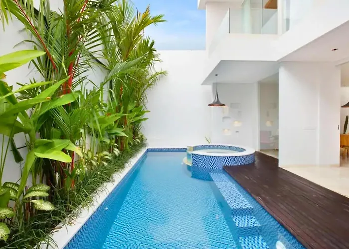 Heleina Elegant 3 Bedroom Royal Private Pool Villa With Jacuzzi Legian