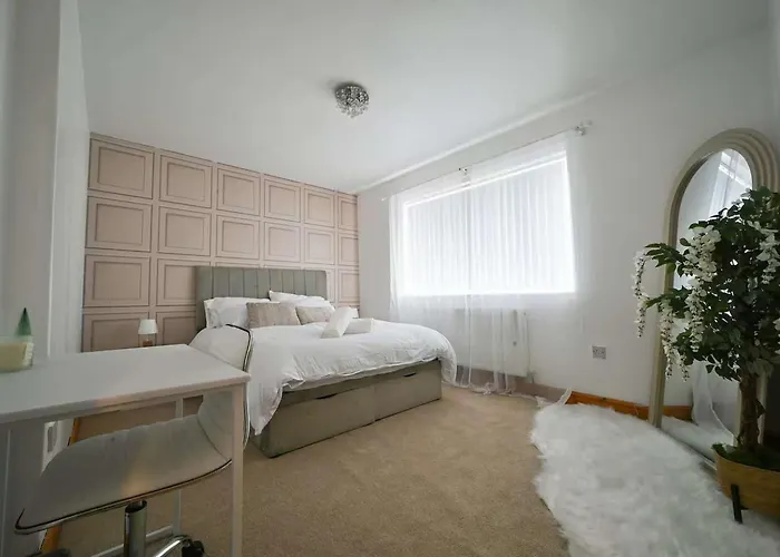 Elegant Cottage With Hot Tub Manchester