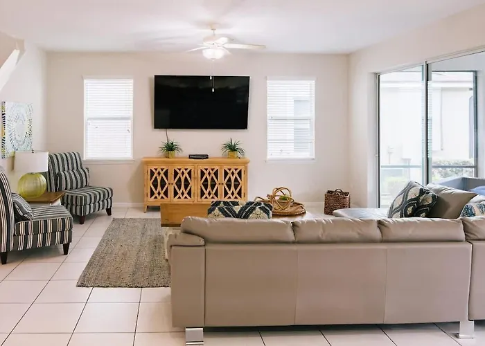 Luxury And Spacious Villa With Pool And Hot Tub Just Minutes From Disney Kissimmee