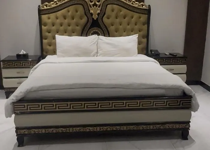 Private And Secure Stay - Price Is Hourly - Max 4 Hours Stay - Full Day Also Available Upon Request - Gulberg 2 - Kalma Chowk - Upper Mall Canal Lahore