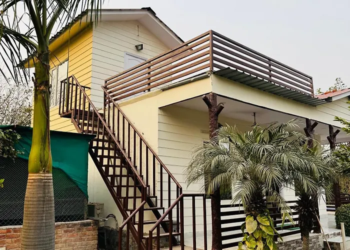Hotel Hot Water Pool Farm With Bonfire Noida