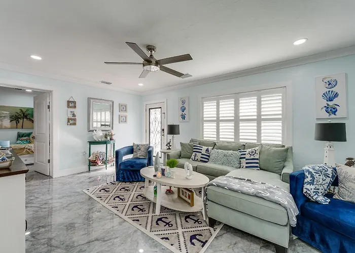 Steps To Madeira Beach! Modern Family Getaway St. Pete Beach