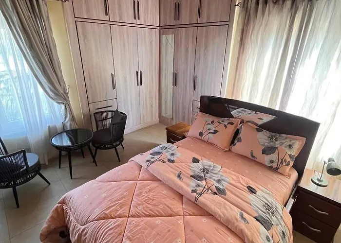 Charisma Guest House Akkra