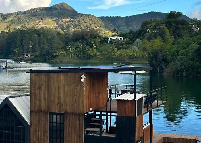 Cabana Flotante Con Jacuzzi Guatapé