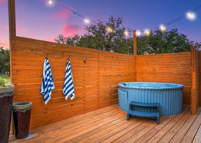 Lyndon'S Lodge - Hot Tub & Fire Pit Fredericksburg