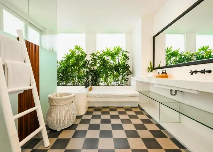 Yahira Stunning Garden 5 BR Private Pool Villa Canggu