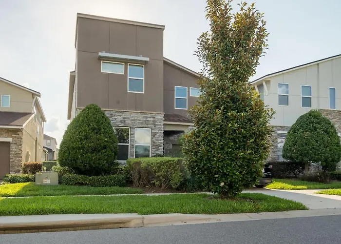 Luxury And Spacious Villa With Pool And Hot Tub Just Minutes From Disney Kissimmee