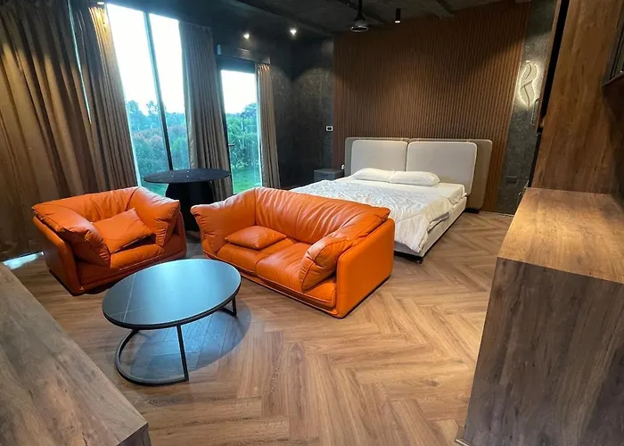 Pezo 4 - Boutique Stay With Outdoor Jacuzzi In Hyderabad By Homeyhuts