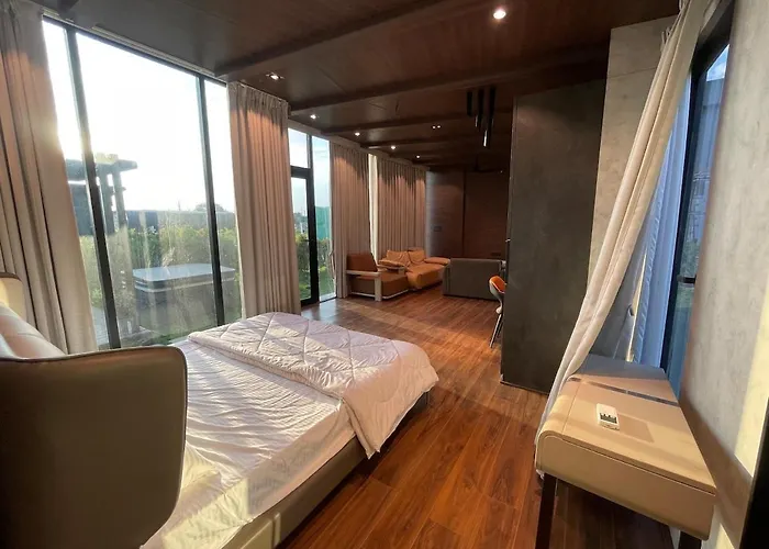 Longwood 3 - Romantic Luxury Cabin With Jacuzzi In Hyderabad By Homeyhuts