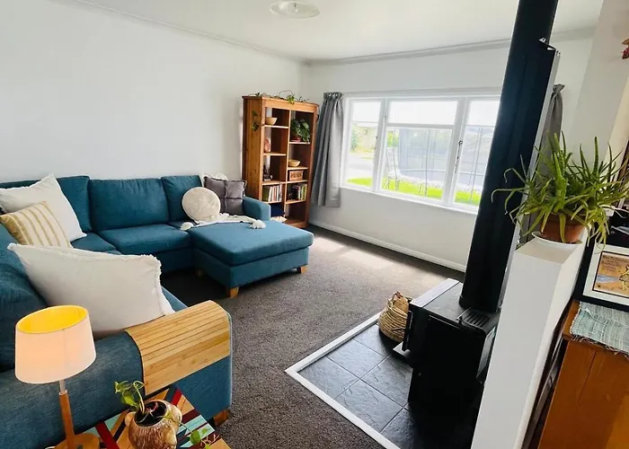 Cozy Motueka Cottage- Central Location